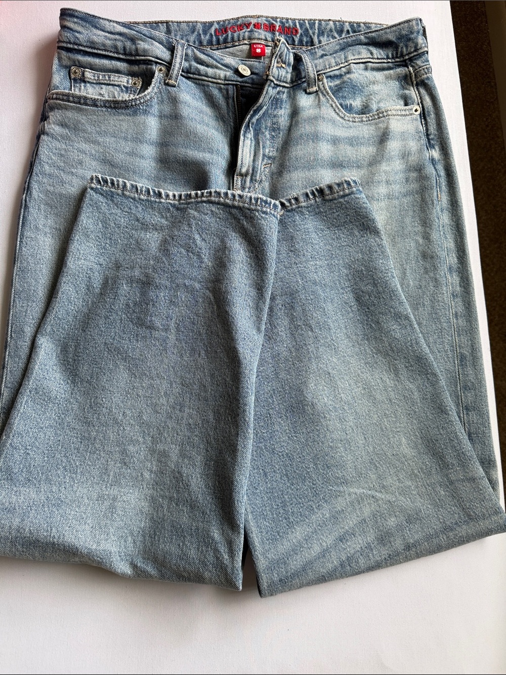 Lucky Brand Women’s Light Wash Straight Jeans